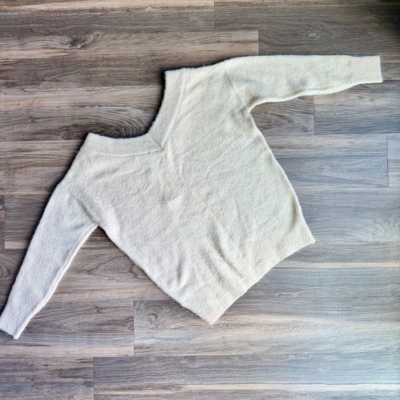 NWT Topshop XS Neutral Fuzzy Sweater V-Neck Lightweight Knit - Picture 12 of 13